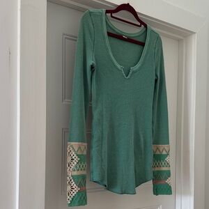 Free People RARE! kombucha Mint Green Long-Sleeve Crochet Cuff Thermal Tee Sz.M